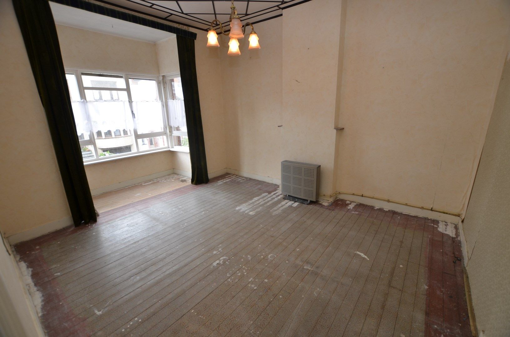 Te renoveren karaktervolle ruime woning met zonnige tuin foto 13