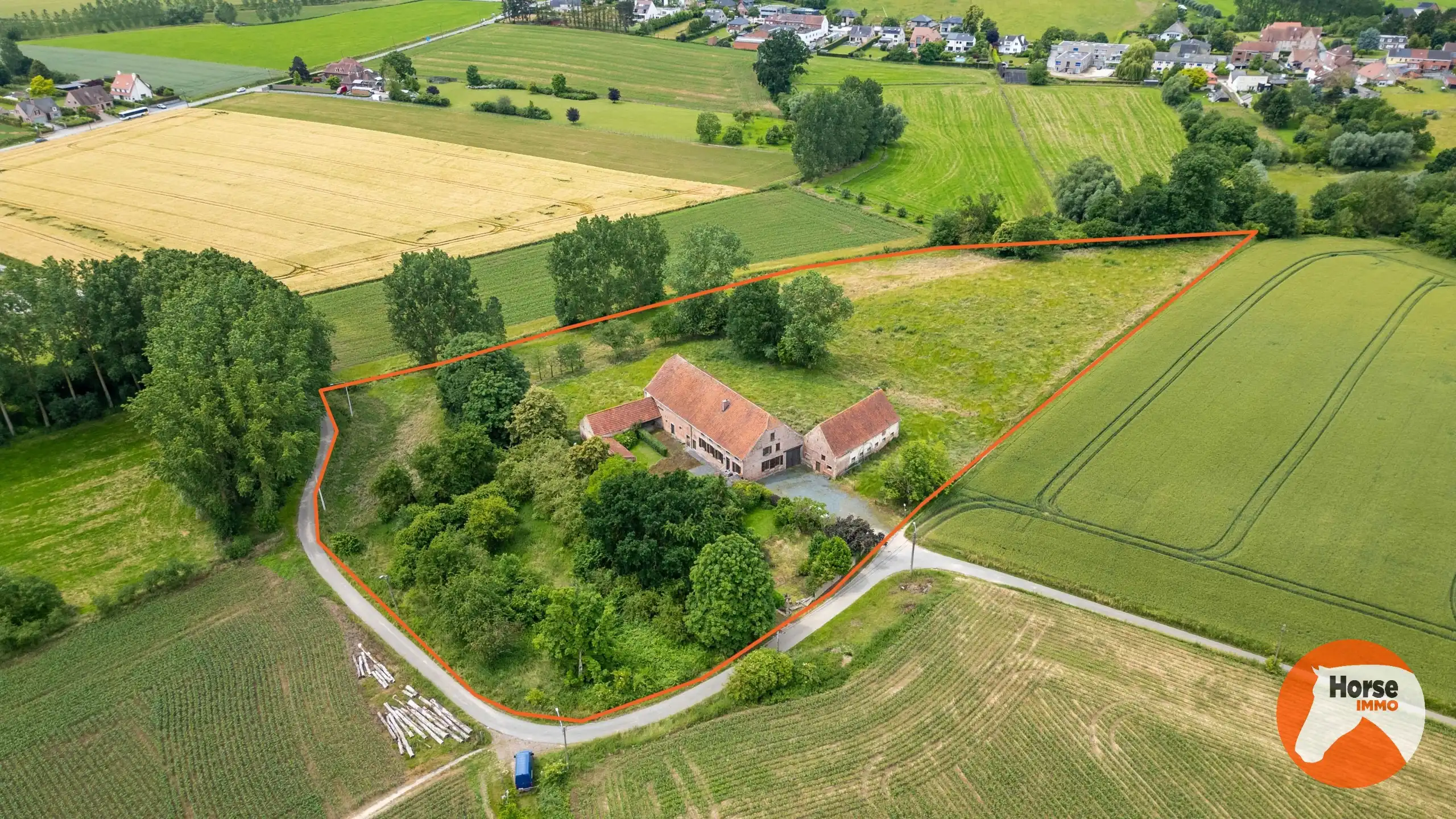 Hoofdfoto van de publicatie: VOLLEZELE - Uniek gelegen karakterhoeve op ca. 2,4ha