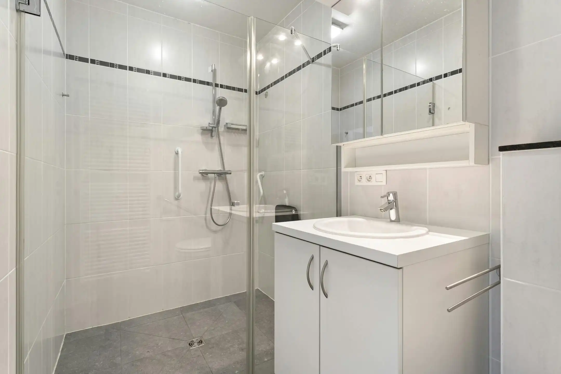 Instapklaar, hoogwaardig afgewerkt appartement foto 8