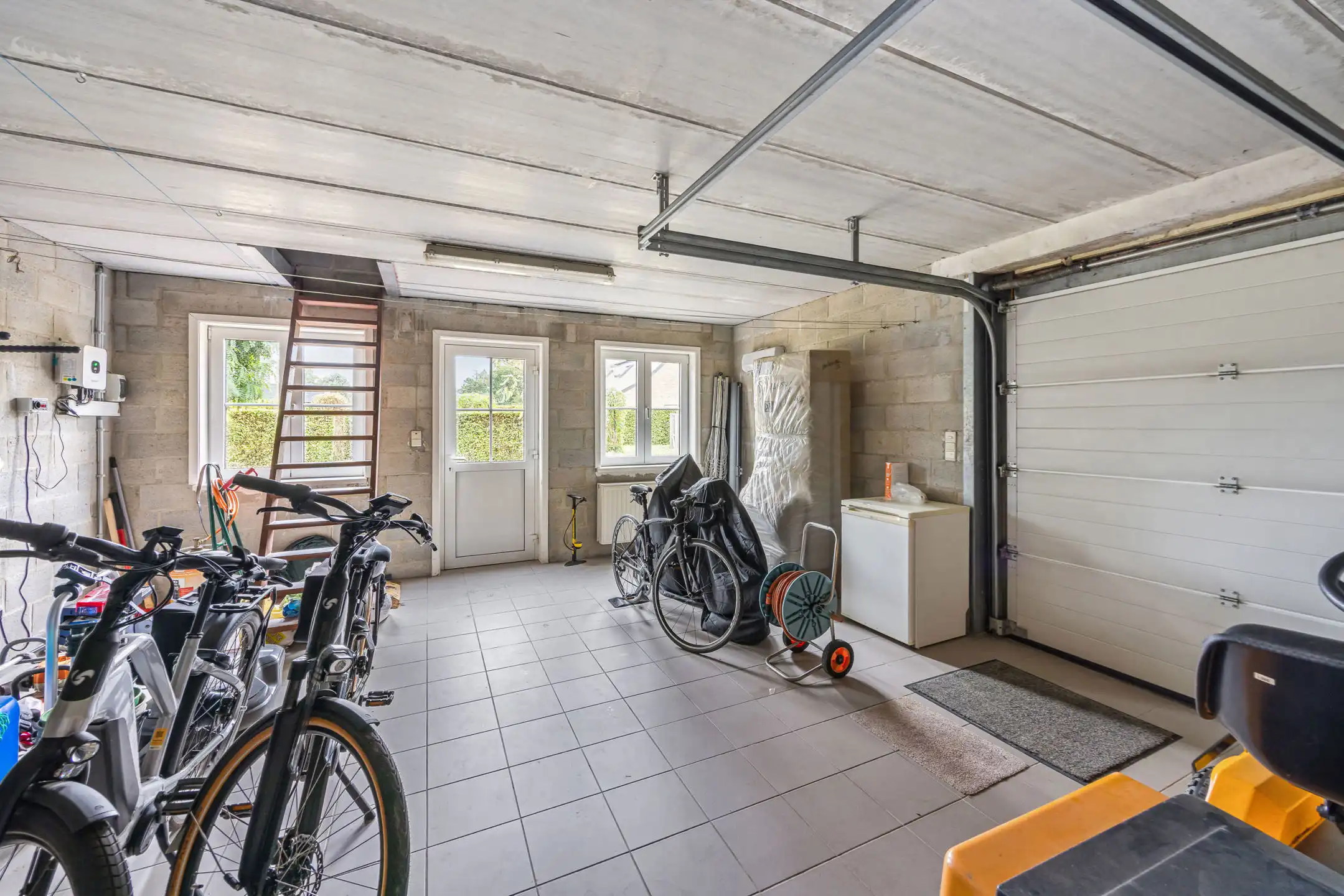 Exclusieve villa met zonnige tuin in Mal foto 35