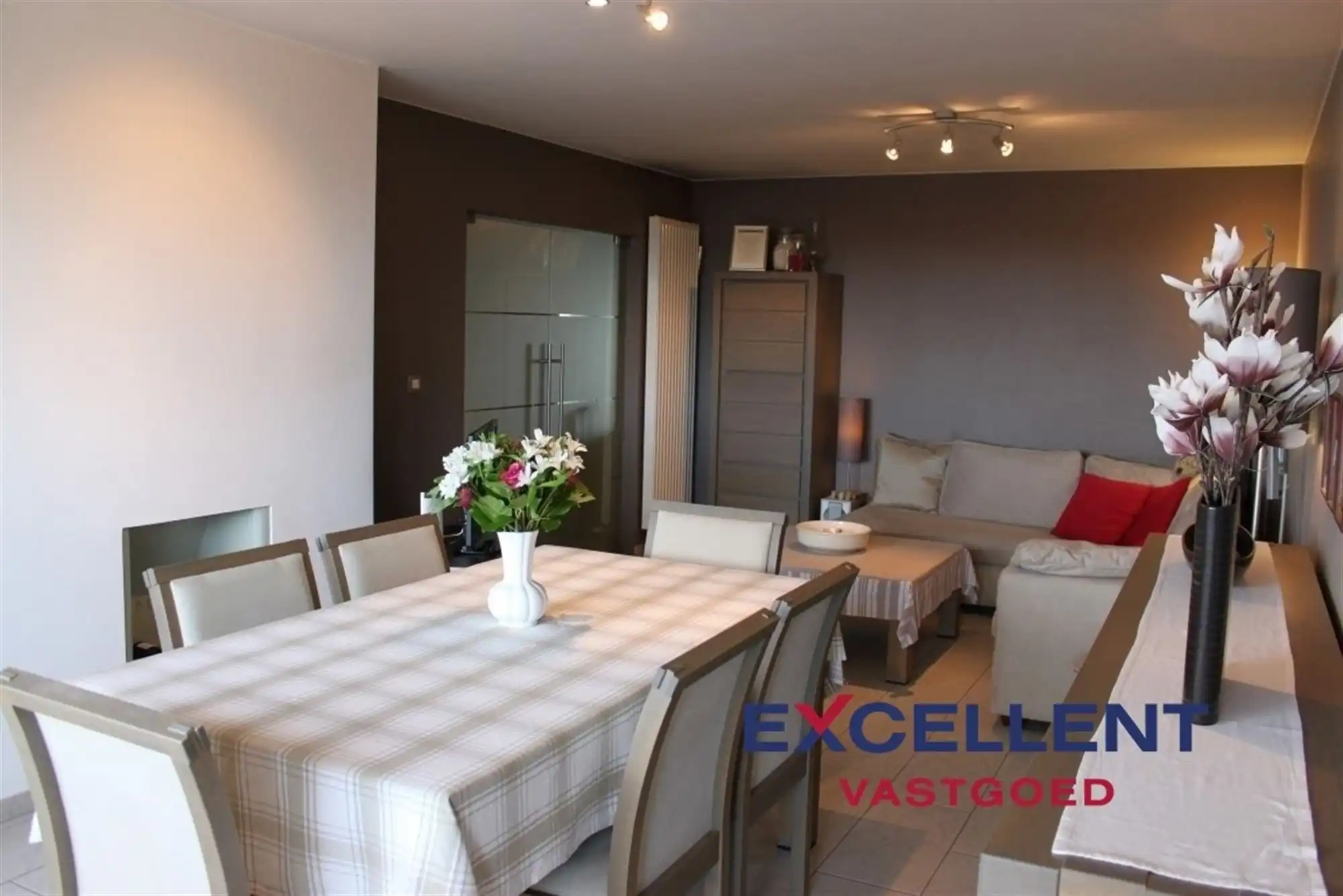 Centraal gelegen bemeubeld appartement te huur in Deinze foto 2