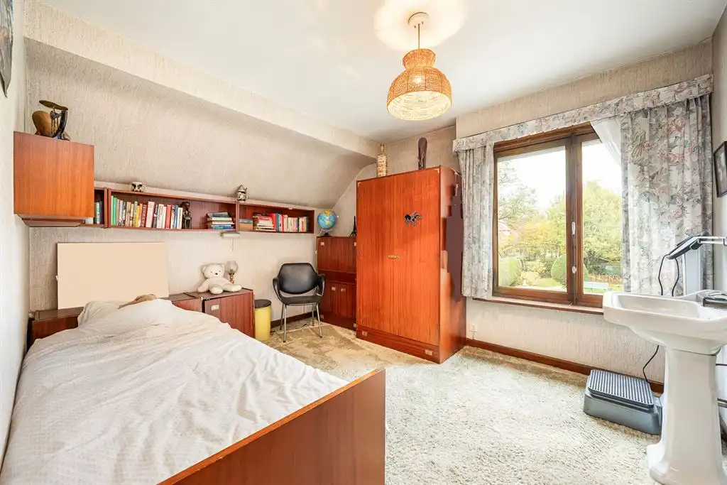 Te renoveren charmante villa met zwembad foto 10