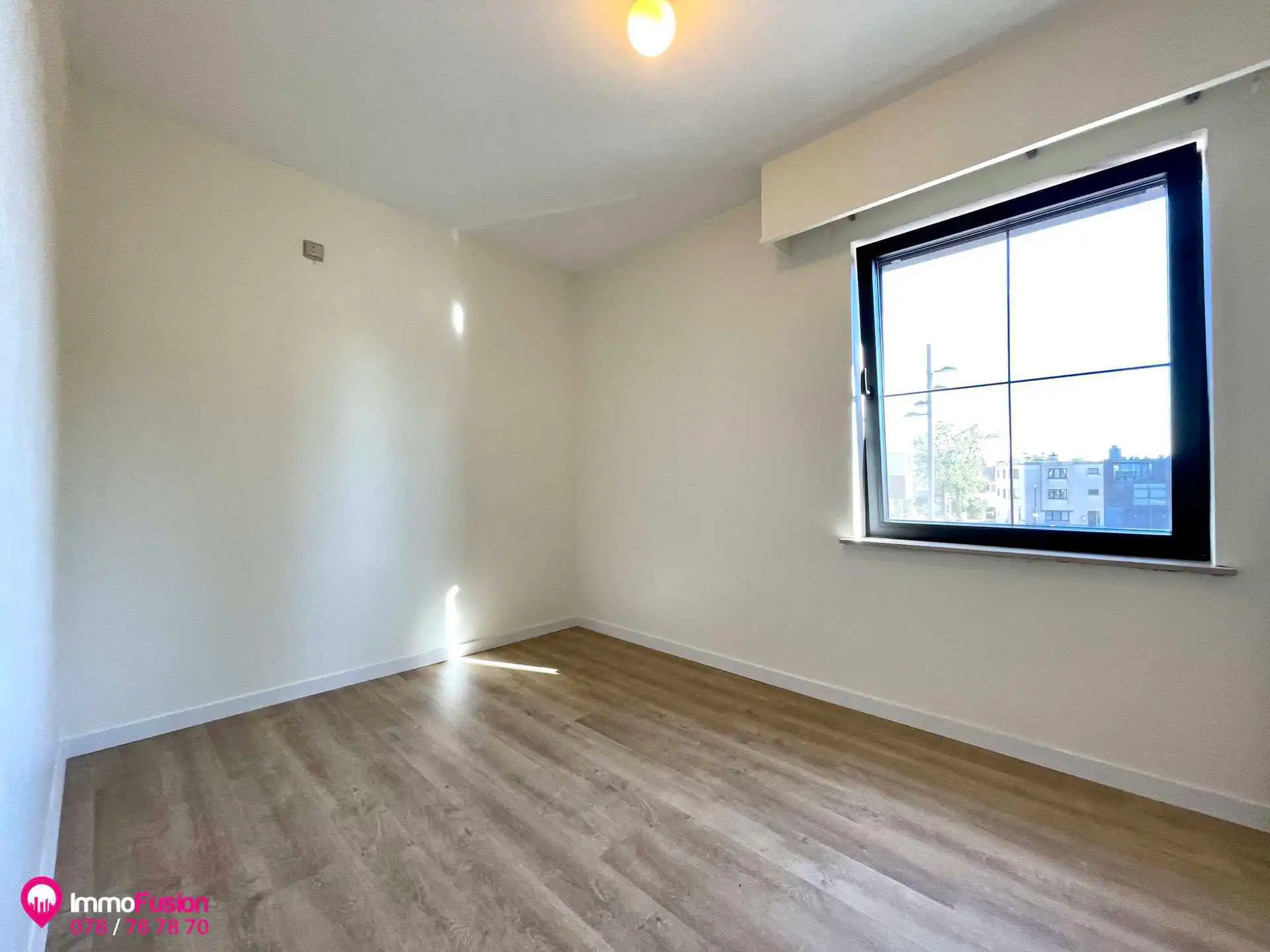 Mooi 2-slaapkamer appartement met terras in het centrum! foto 18