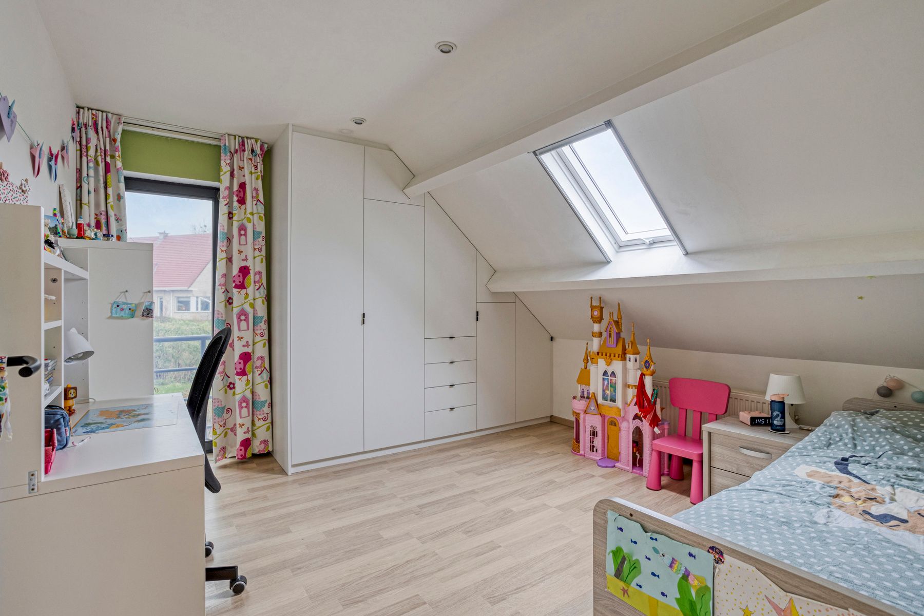 Leemans Immobiliën presenteert u deze rustig gelegen, volledig instapklare woning in het hart van Liedekerke.  foto 22