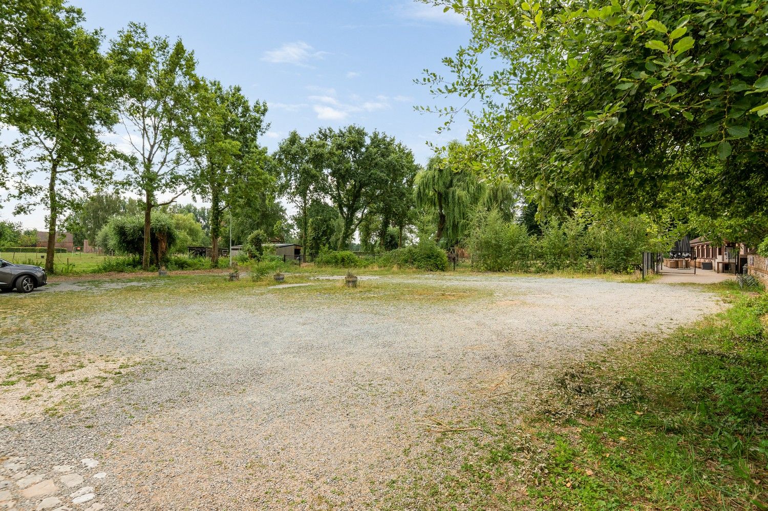 Polyvalent gebouw, appartement en magazijn te koop in Emblem! foto 38