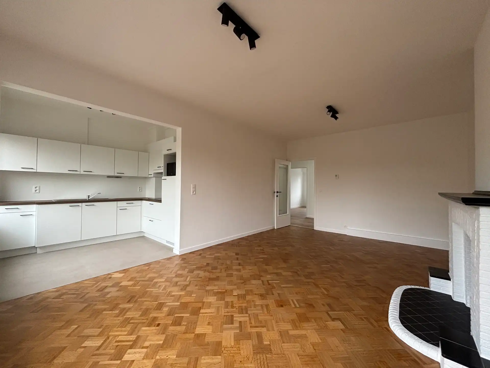 Recent gerenoveerd appartement met 2 slaapkamers foto 3