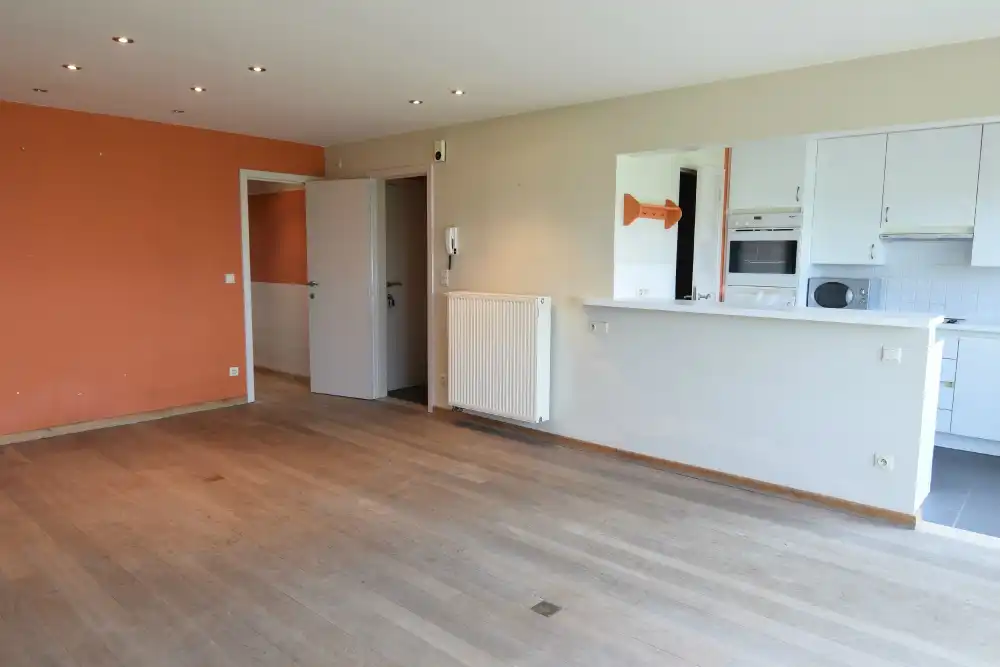 Appartement met twee slaapkamers een grote gesloten garagebox. In een rustige buurt doch niet zo ver van het centrum van Blankenberge. In een gebouw met lift. foto 3