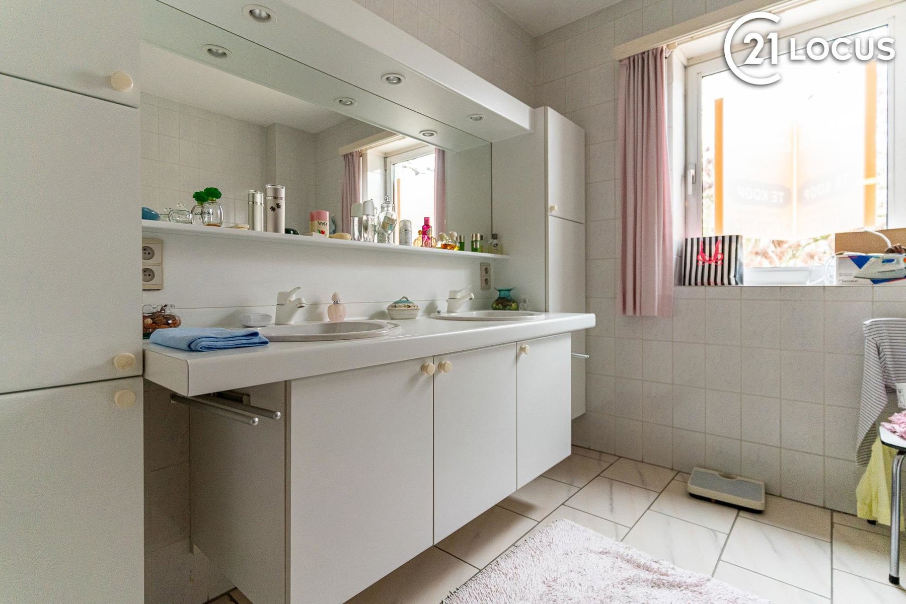 Stijlvol 2-slaapkamer appartement met balkons en airco in Beveren foto 9