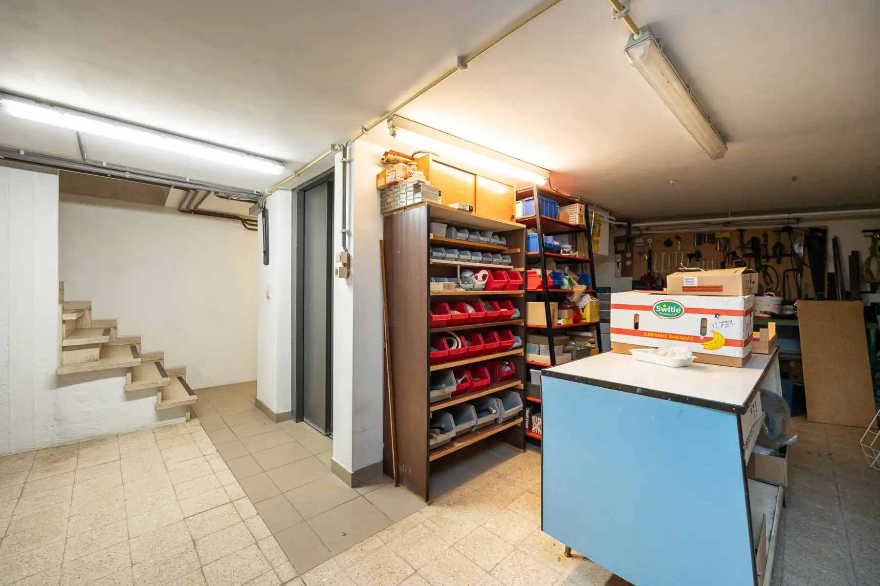 Een ruim handelspand met bovengelegen woning gelegen aan de Zeshoek in Turnhout.  foto 6