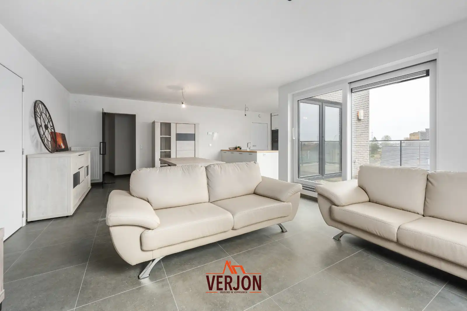 Ruim en lichtrijk penthouse nabij centrum Roeselare foto {{pictureIndex}}