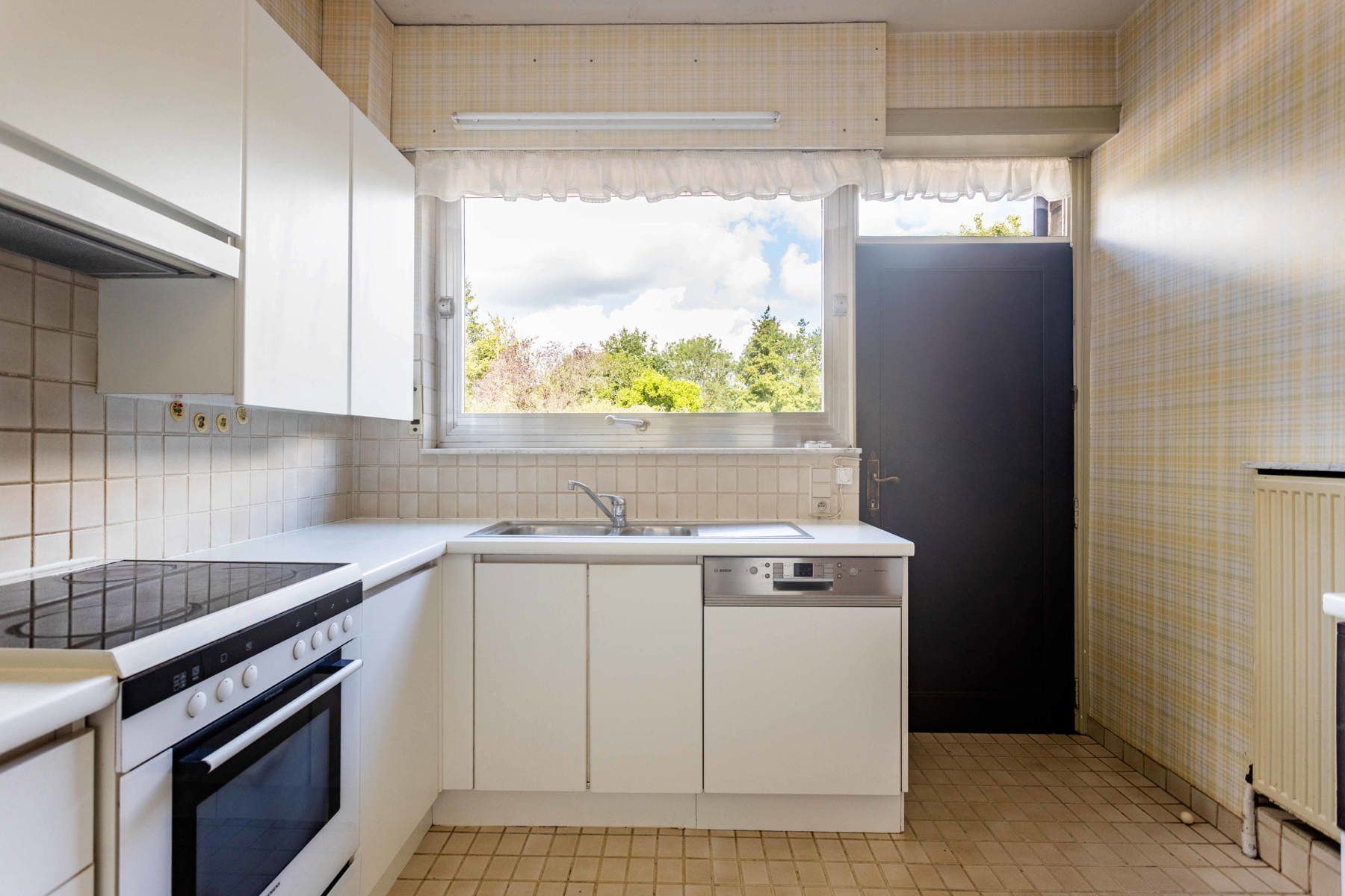 Statige woning met 7 slaapkamers + tuin op 2430 m2 foto 7
