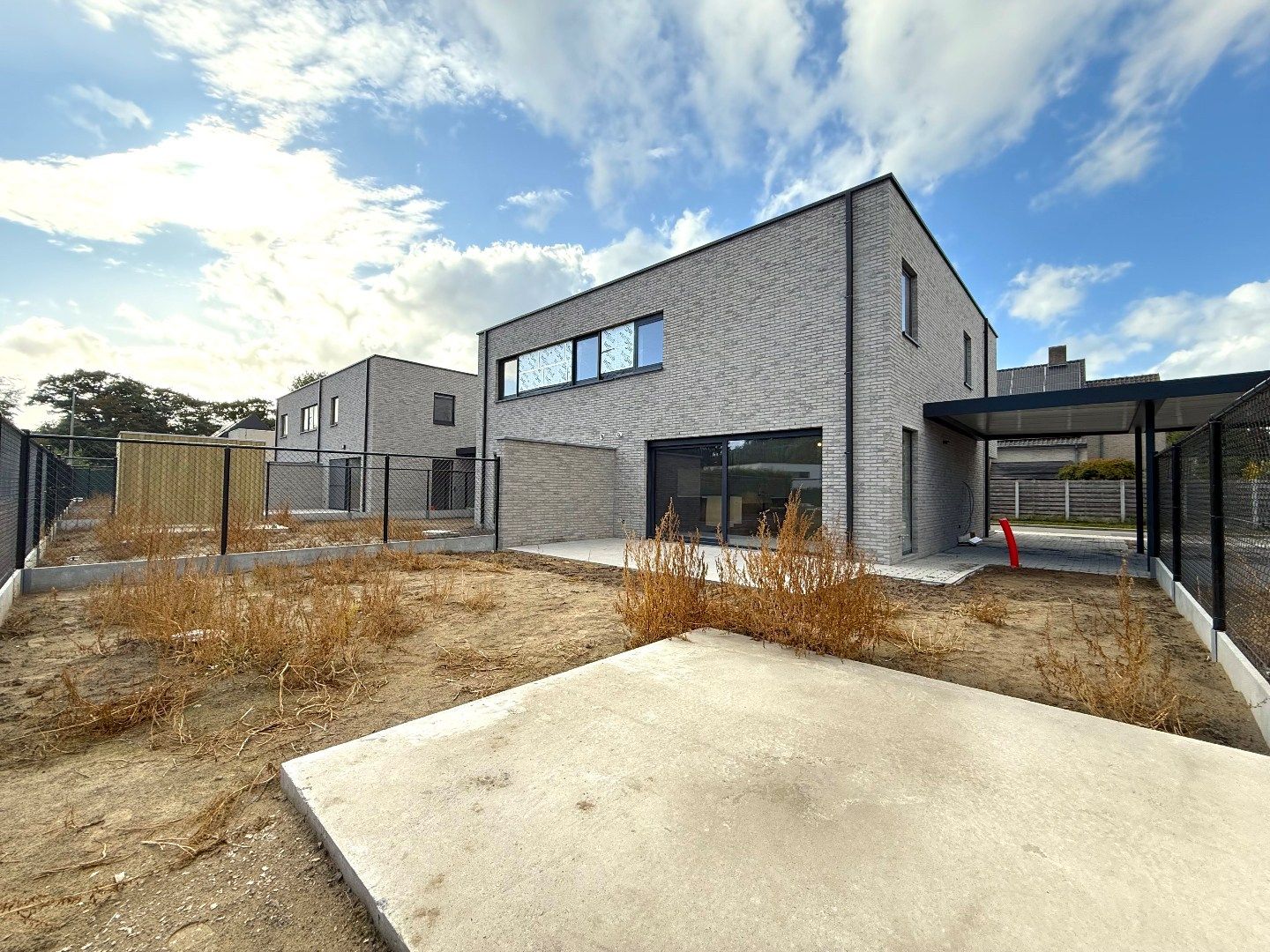 Nieuwbouw half open bebouwing met carport foto 14