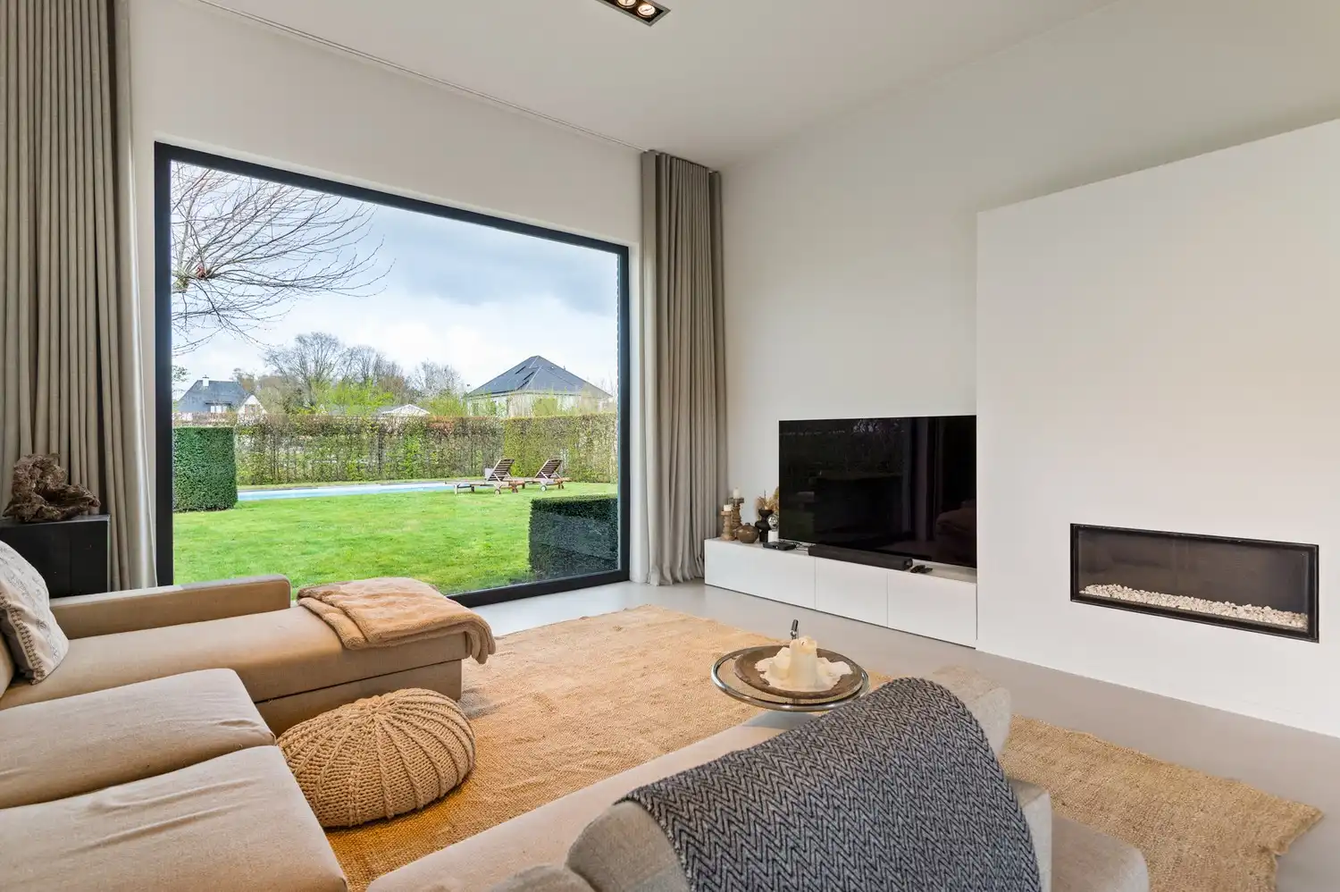 Ruime, exclusief afgewerkte woning met zwembad op Toplocatie te Berlaar foto 2