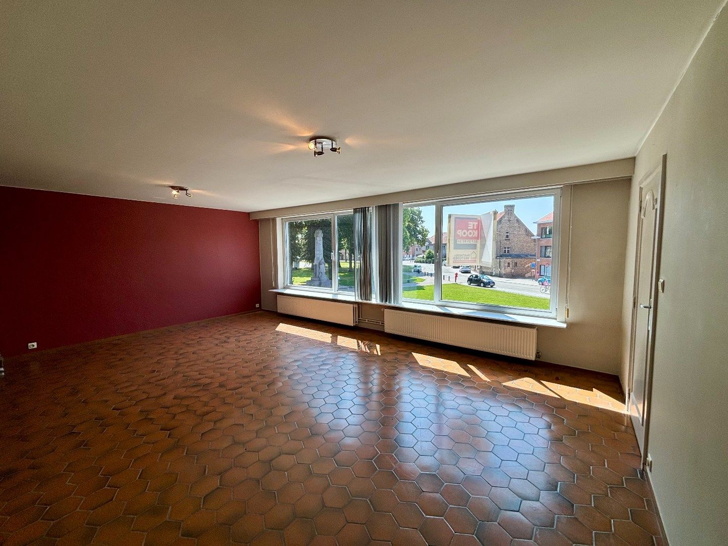 Centraal gelegen eigendom onder de kerktoren van Langemark – Markt Langemark foto 8