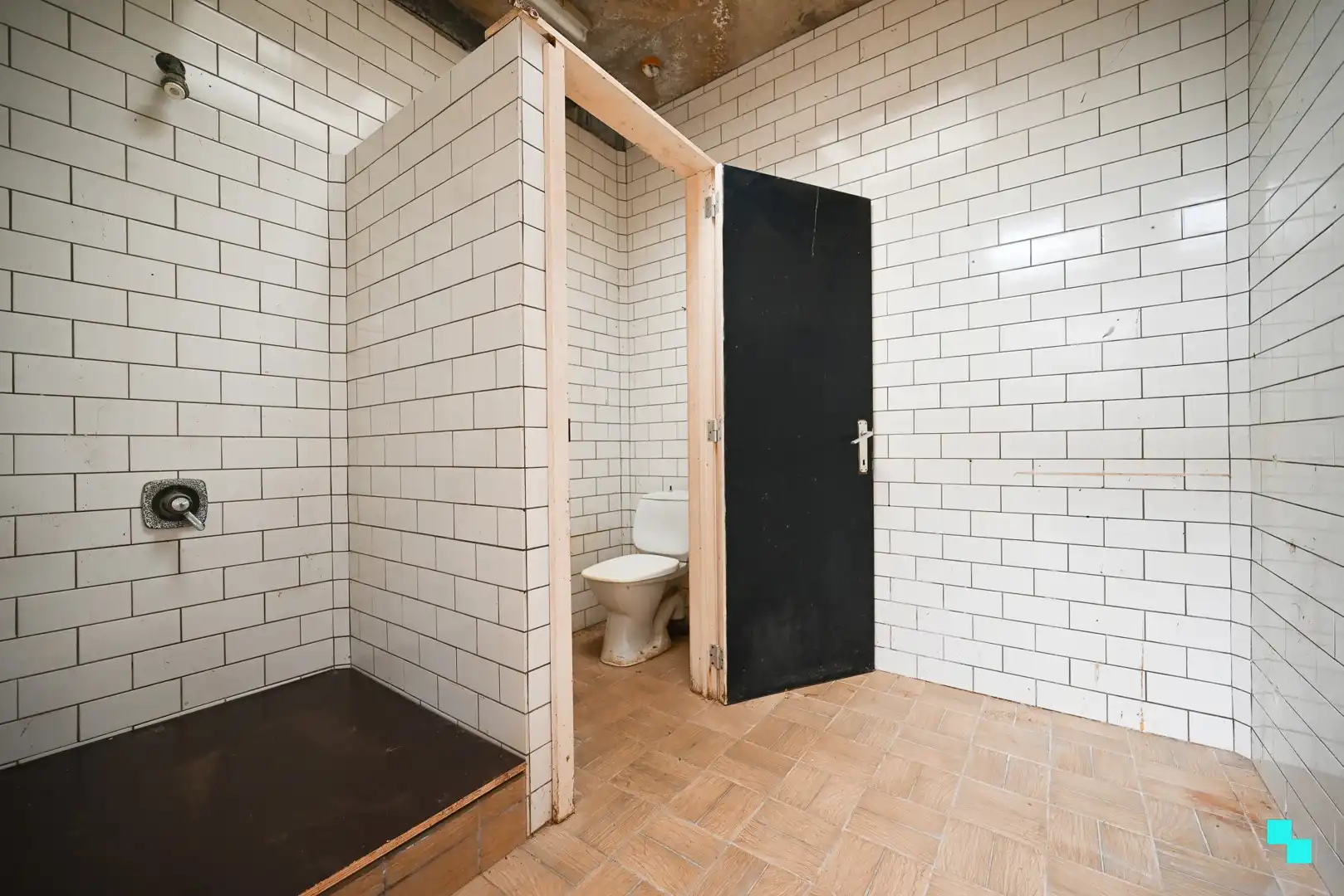 Bedrijfsgebouw met bovenliggend appartement te Sint-Eloois-Winkel foto 9