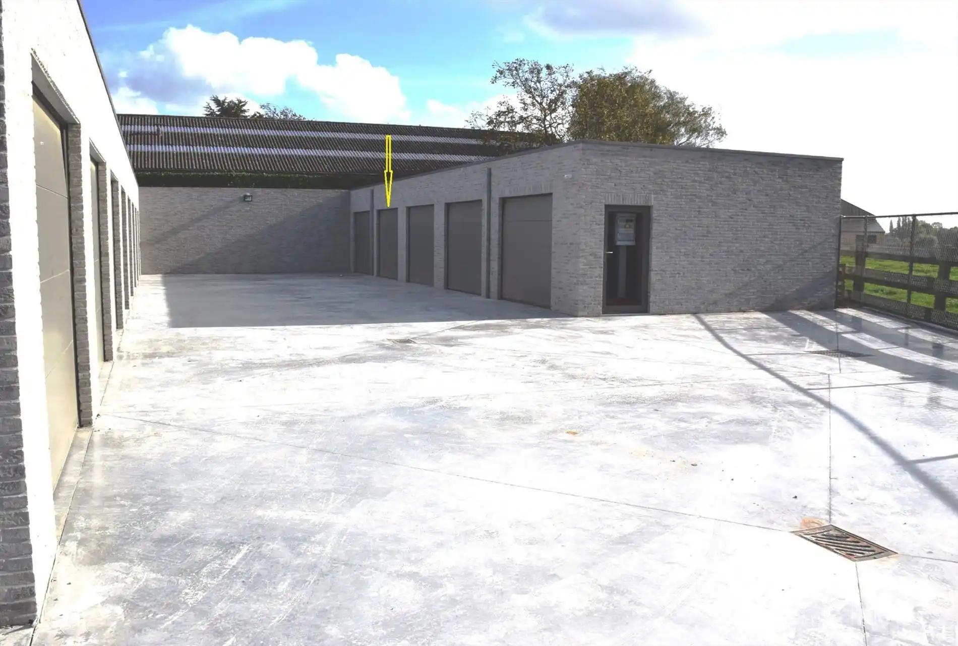 NIEUWBOUW GARAGE TE HUUR  foto 2