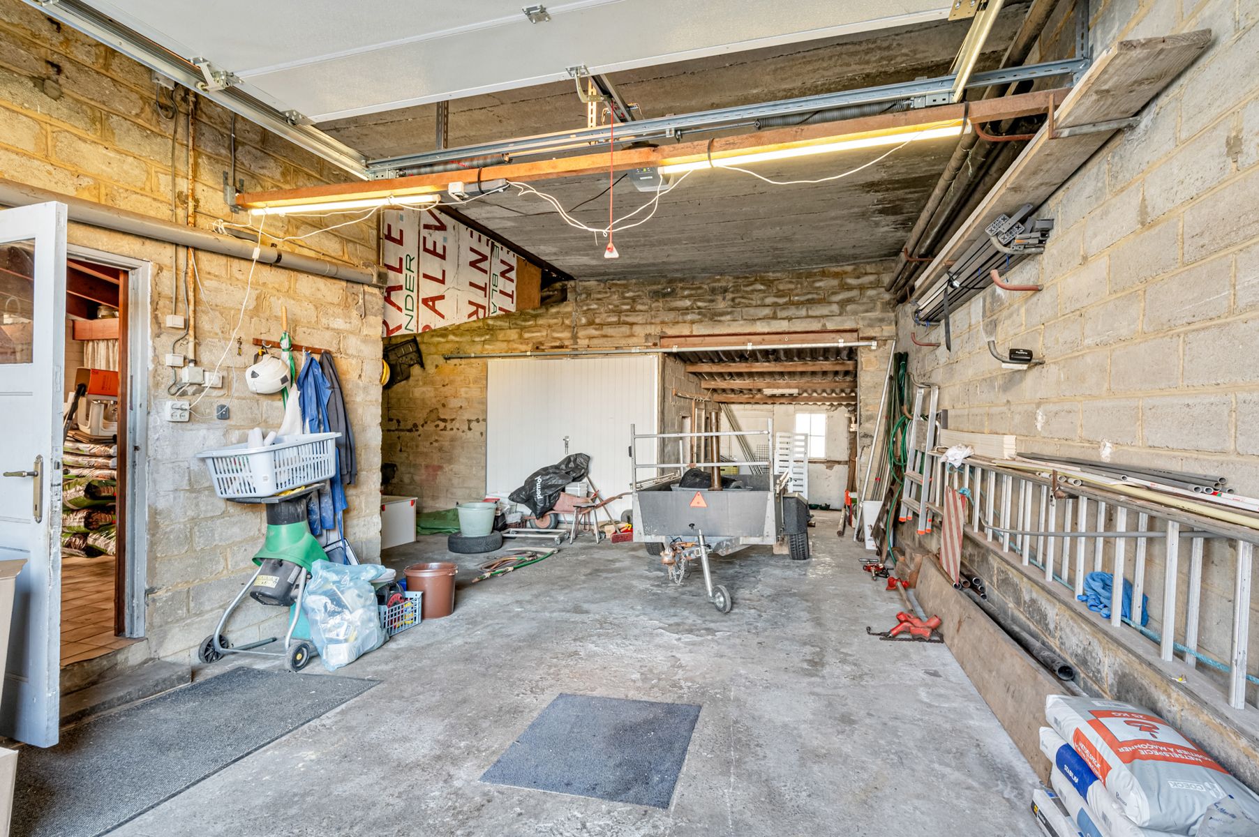 Ruime (handels) woning met groot werkhuis, tuin en garage foto 24