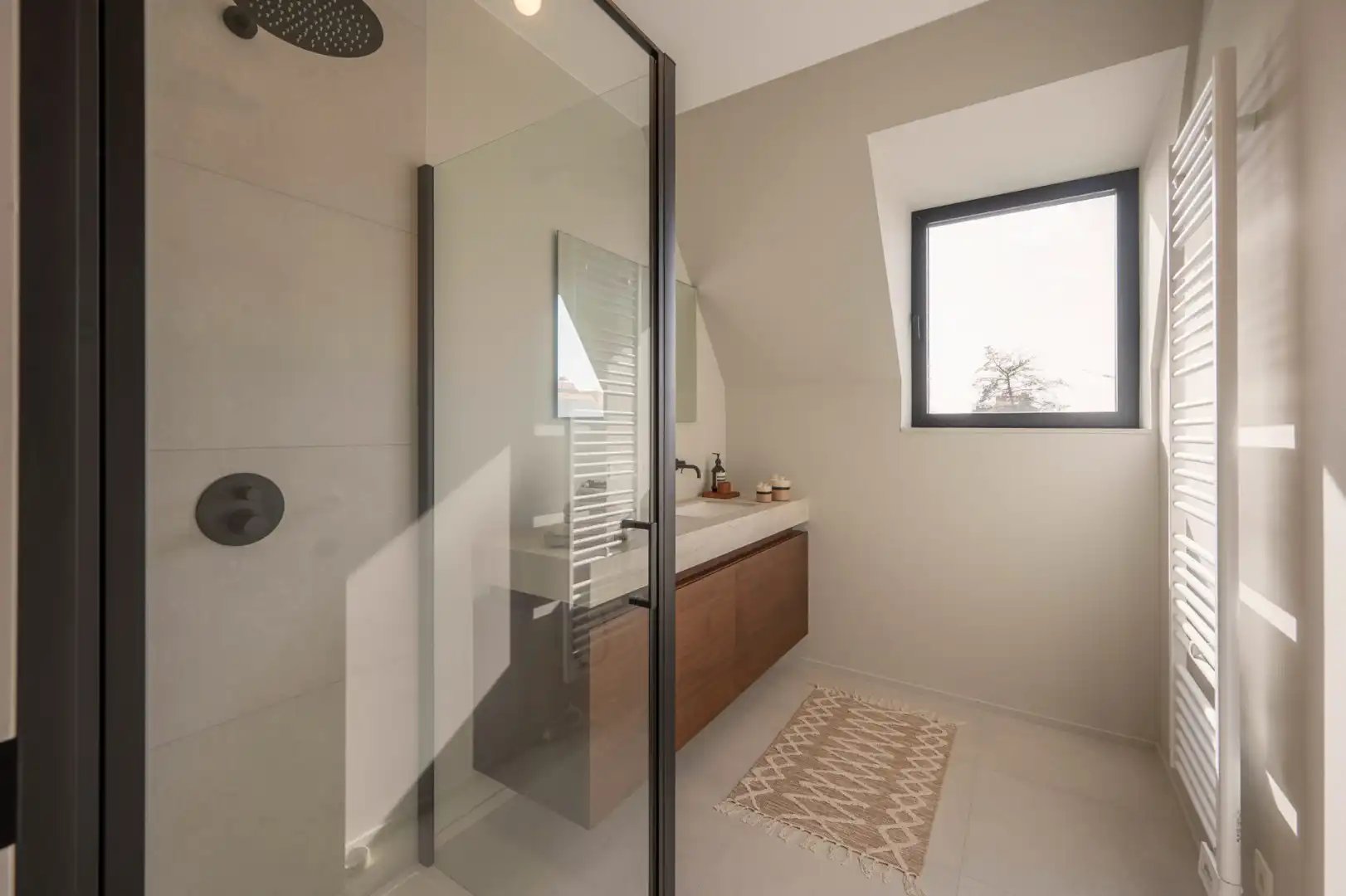 Nieuwbouwwoning ideaal gelegen aan Duinenwater foto 17