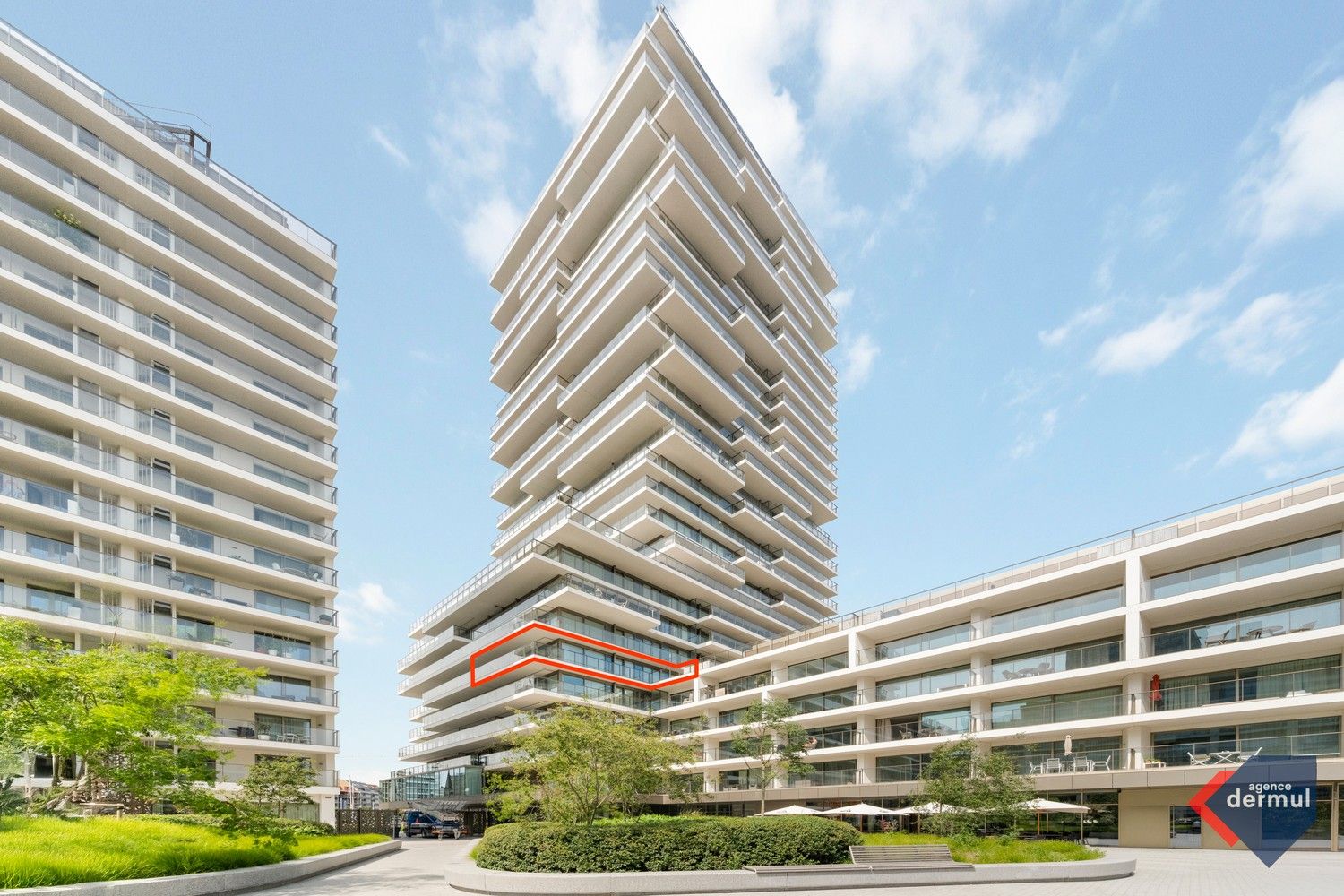 RESIDENTIE SKY TOWER I foto {{pictureIndex}}