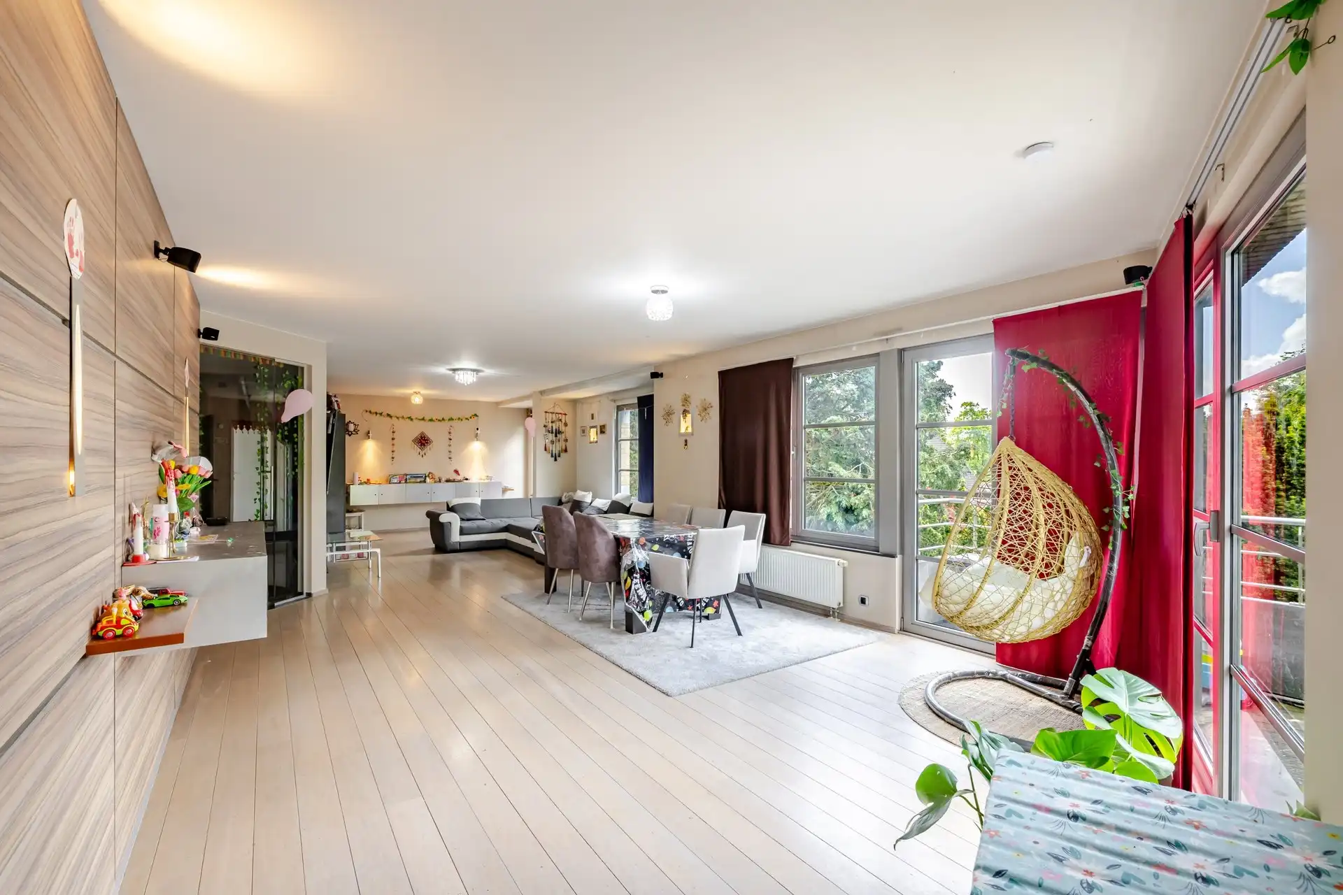 Uitzonderlijk lichtrijk hoekappartement van maar liefst 150 m² foto 7