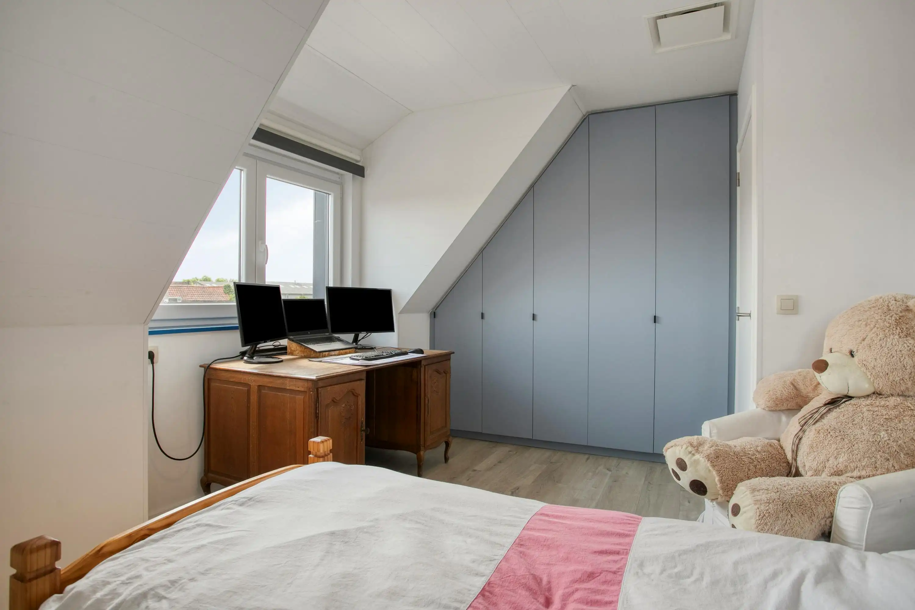 Ruime woning te koop met atelier, garage en vier slaapkamers foto 13