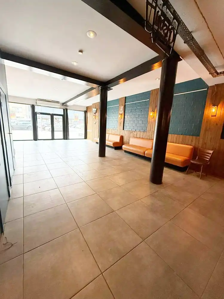 Ruim handelsgelijkvloers (±350 m²) met tal van mogelijkheden op topligging in Ninove foto 11