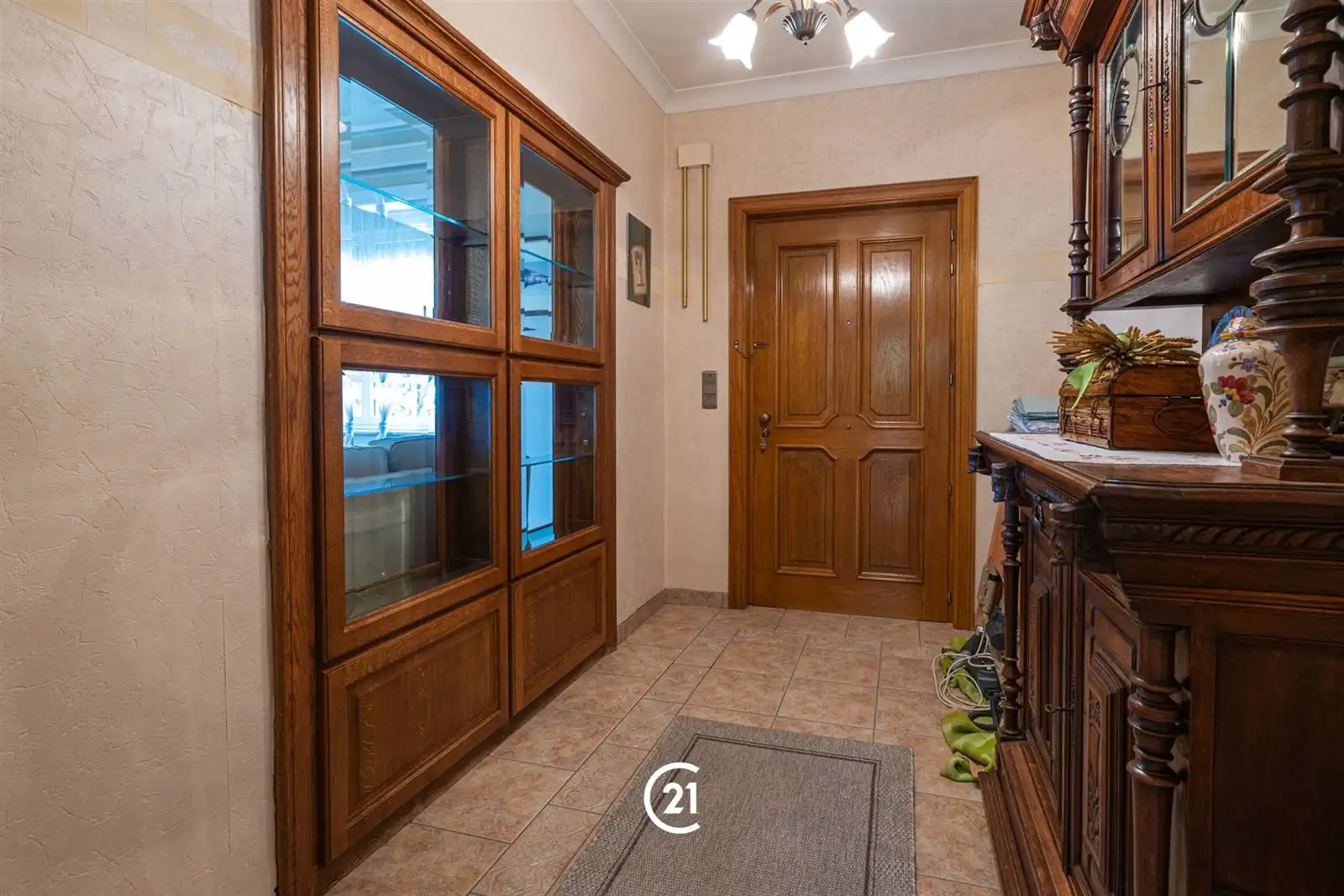 Een ruime woning met karakter, tuin, garage op een interessante locatie.  foto 4