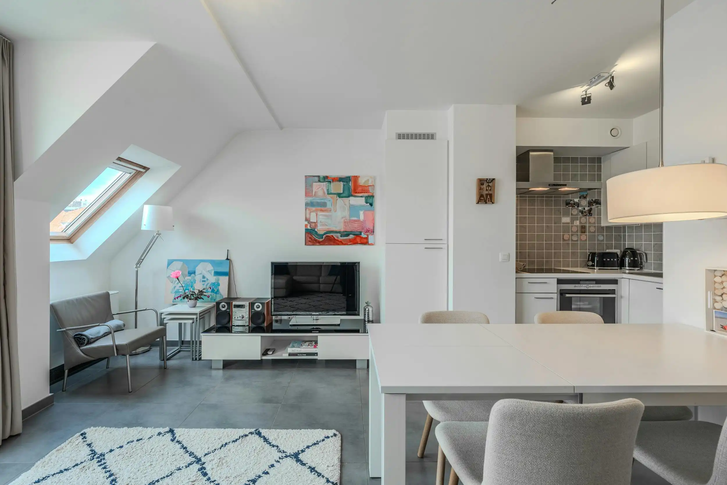 Modern duplex appartement vlak achter de vernieuwde Zeedijk! foto 2