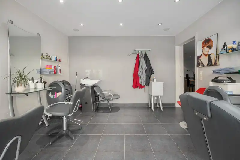 Roeselare-Centrum – Luxueus appartement met commerciële mogelijkheid foto 9