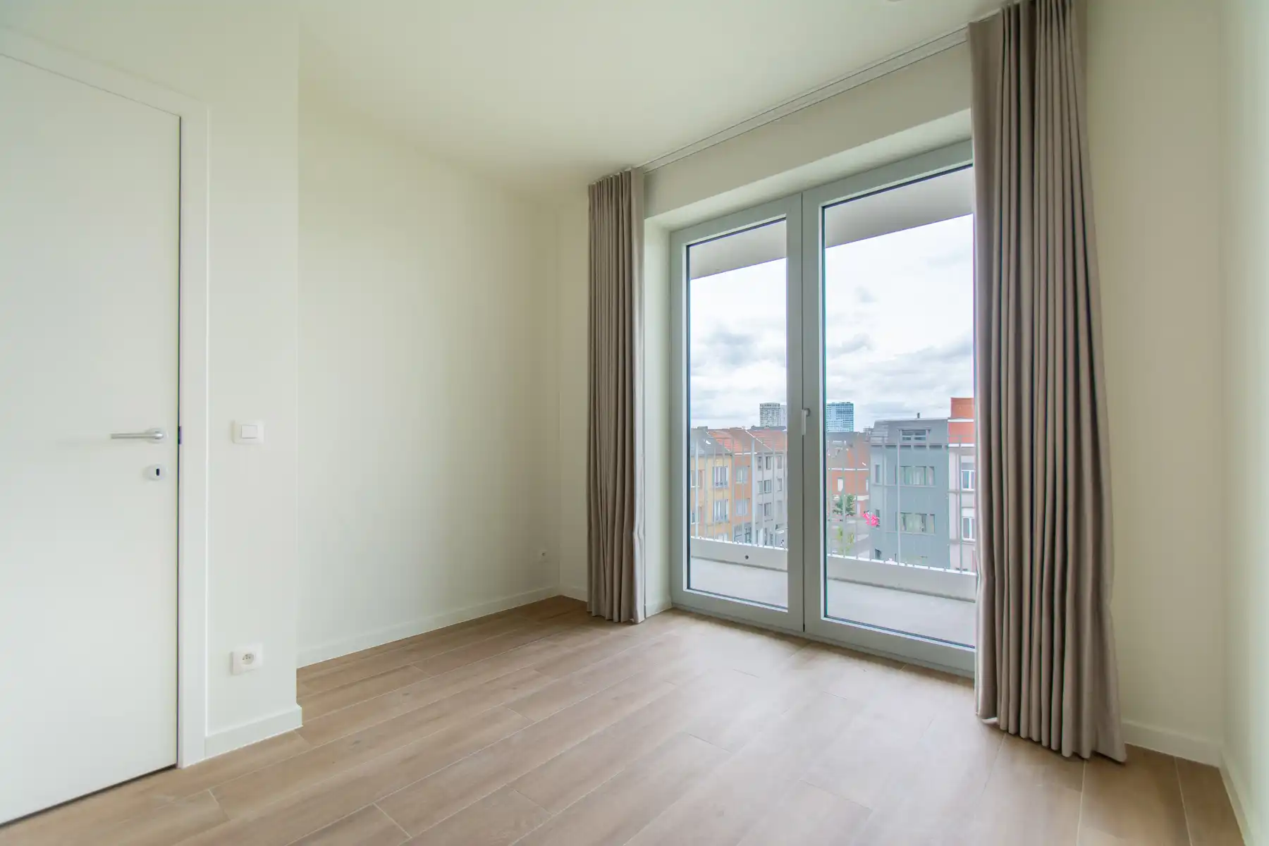 Lichtrijk nieuwbouw duplex met 2 kamers en 2 terrassen foto 12