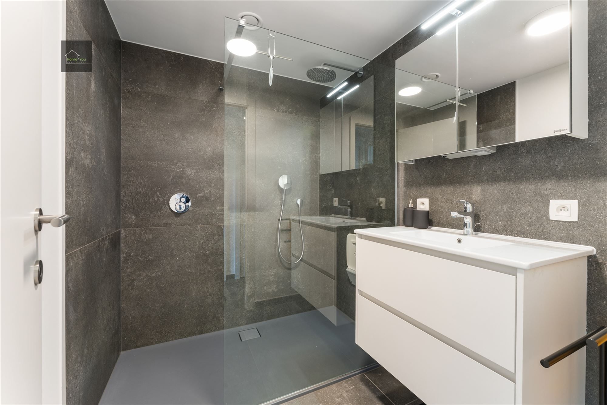 Unieke kans: recent hoekappartement met luxe afwerking & zon! foto 9