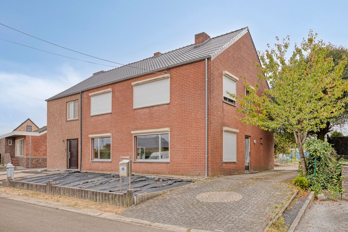 Hoofdfoto van de publicatie: Te renoveren halfopen woning op een rustige locatie