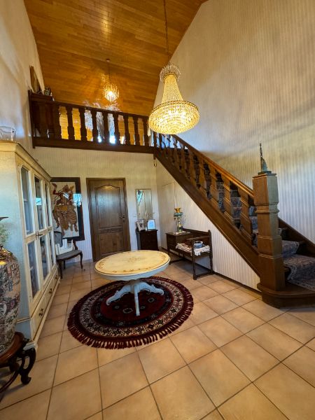 Riante hoeve op zonnig perceel 1530m²! foto 3