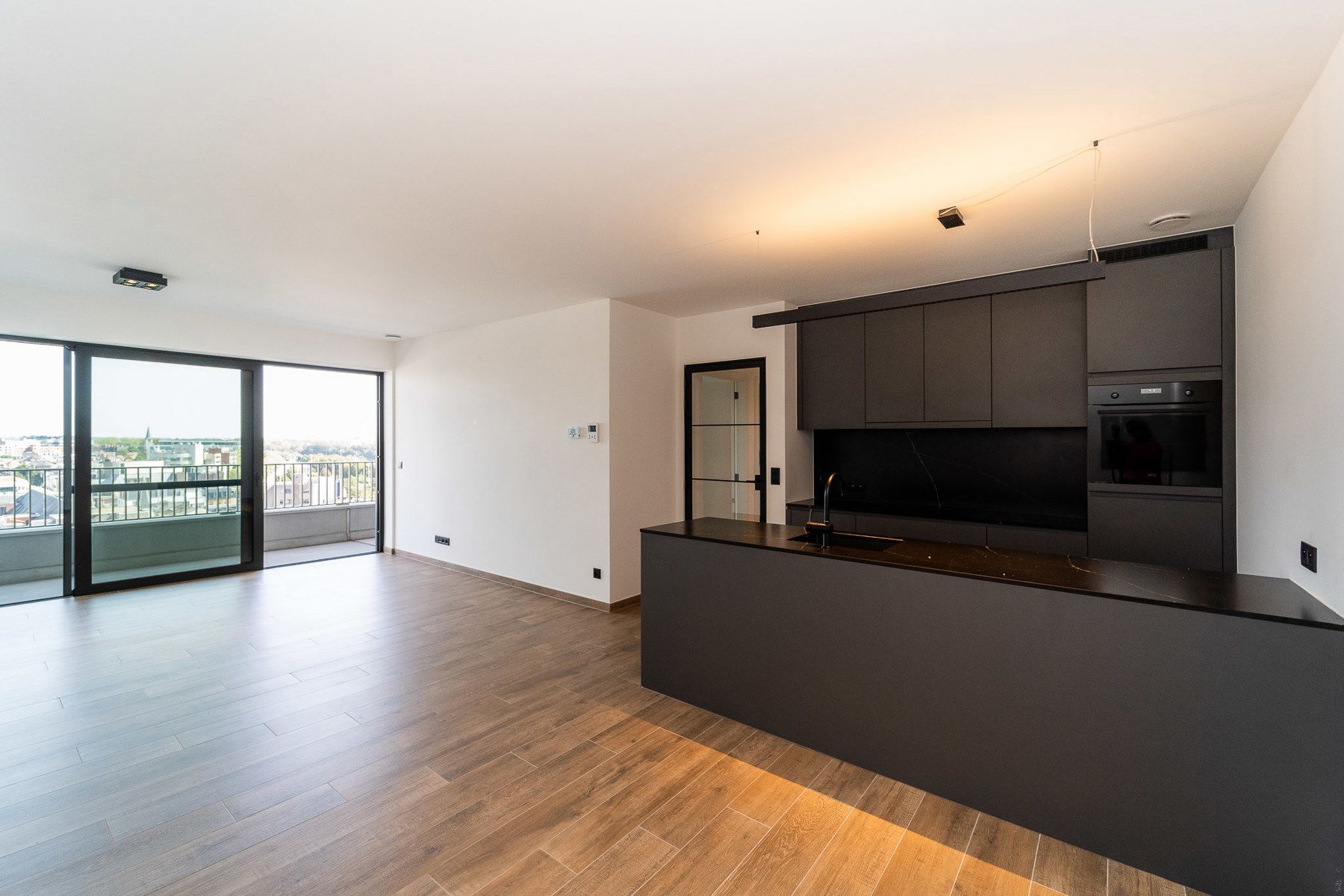Nieuwbouwappartement met 2 slaapkamers en droomterras foto {{pictureIndex}}