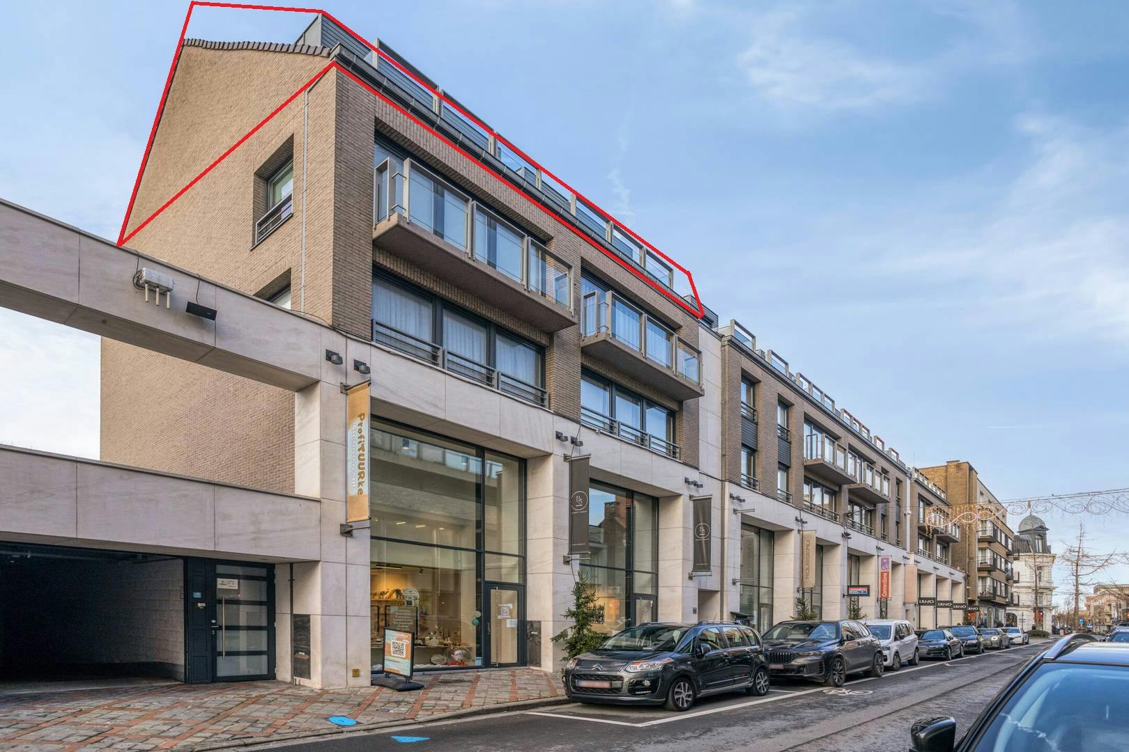 Instapklaar en energiezuinig appartement in centrum Roeselare foto {{pictureIndex}}