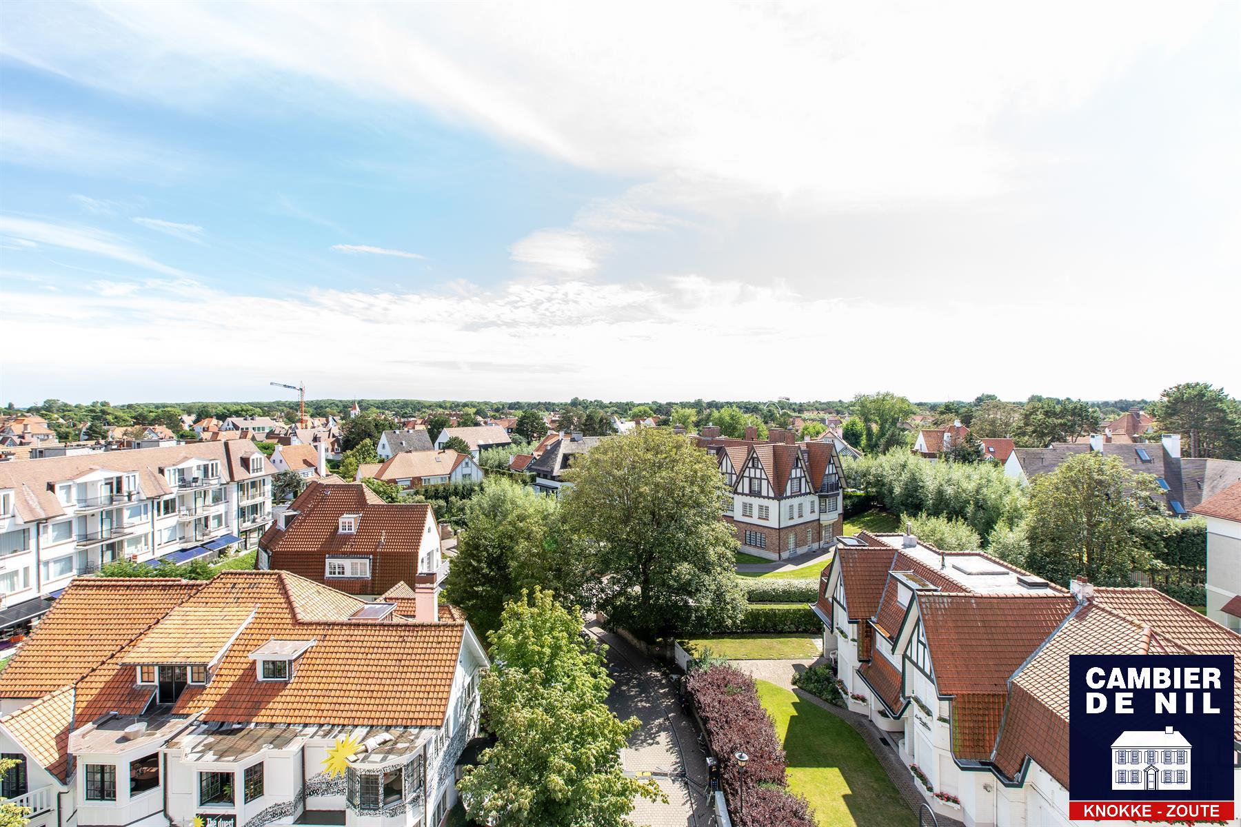 Prachtig gemeubeld appartement in standingvolle residentie met open zicht foto 2