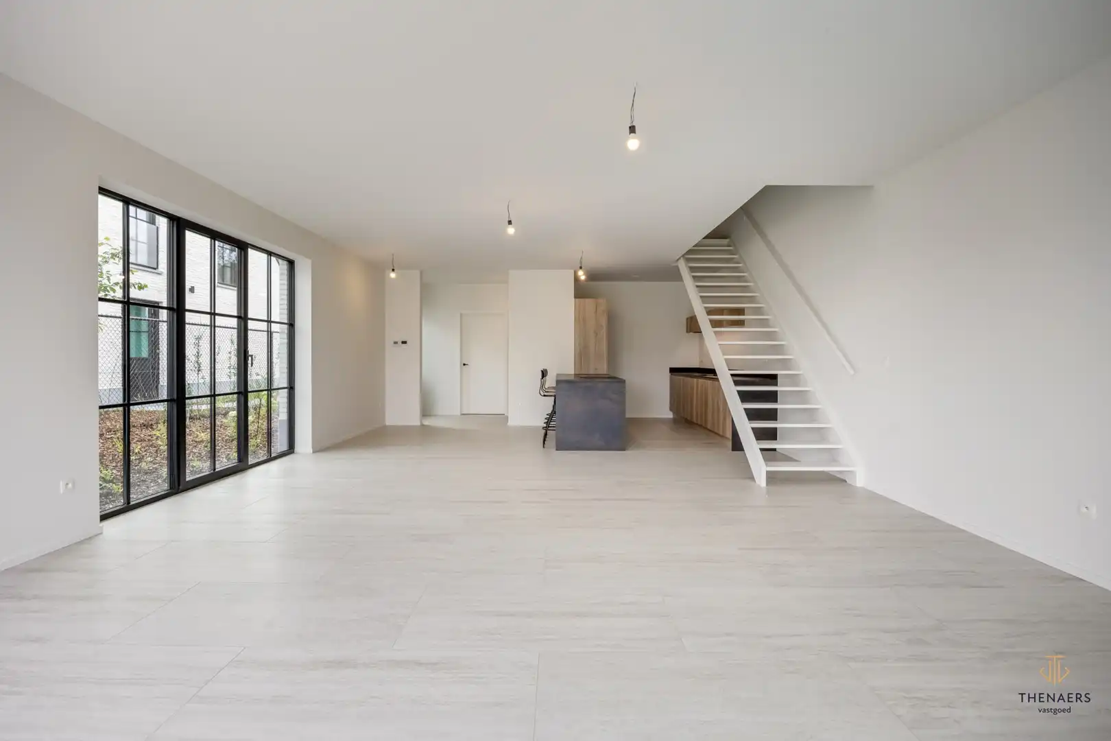 LOT 4 - Instapklare "luxe" en "energiezuinige" nieuwbouwwoning met 4 slaapkamers en 2 badkamers. foto 4