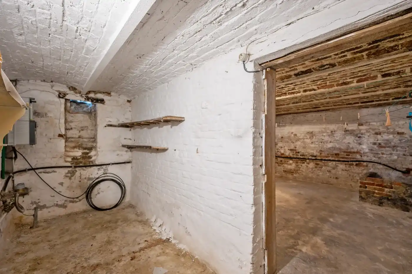 Charmante renovatiewoning met grote tuin en garage op royaal perceel foto 18