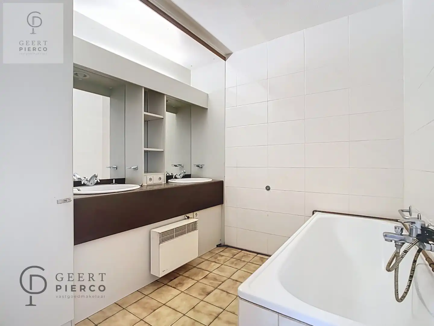 Zeer ruim appartement op de tweede verdieping met ondergrondse parkeerruimte foto 19