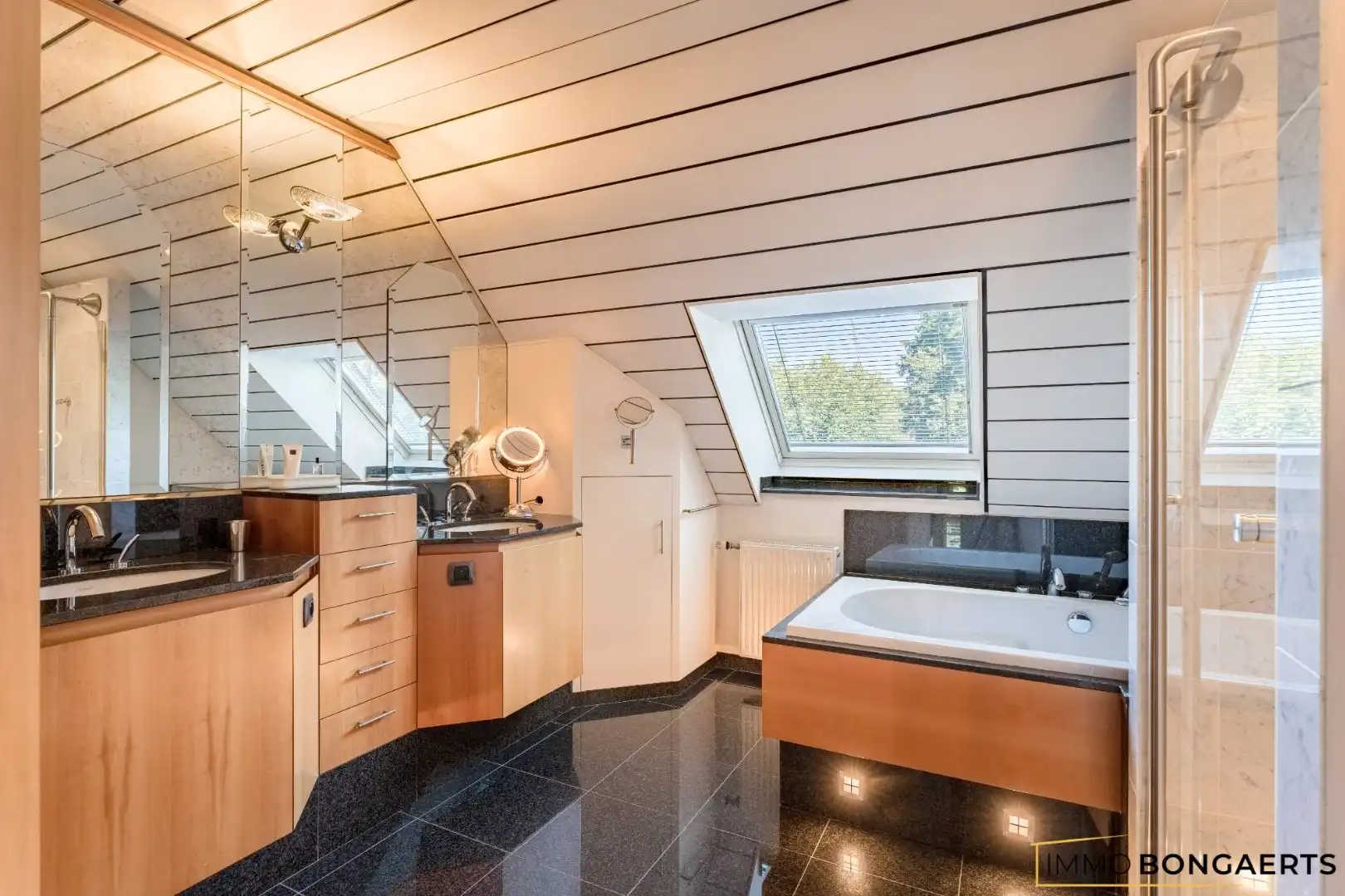 Bijzonder ruime woning op een uitzonderlijk perceel van maar liefst 16 are foto 22