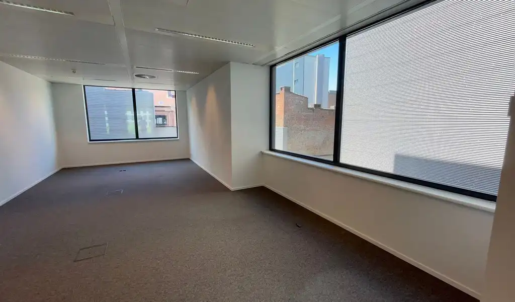 Gerenoveerde kantoorruimte te huur in Astrid Building aan Centraal Station in Antwerpen foto 8