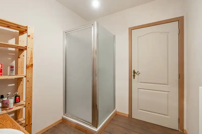 Handelsruimte met woonappartement in het centrum van Wommersom foto 17