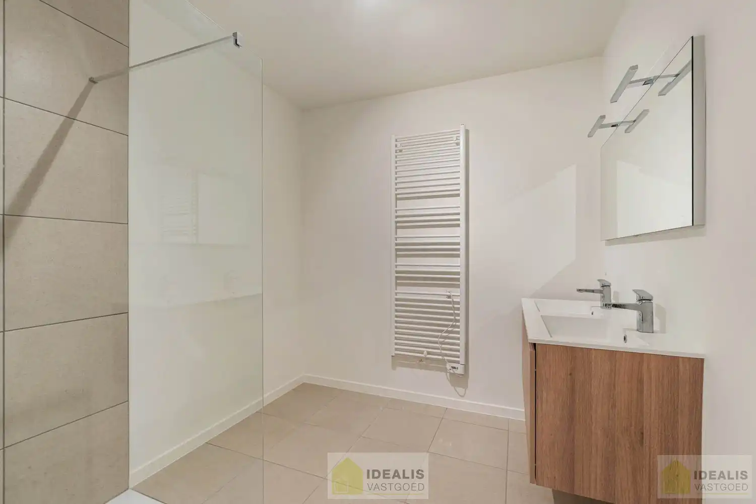 PRACHTIG INSTAPKLAAR NIEUWBOUWAPPARTEMENT MET AUTOSTAANPLAATS EN KELDERBERGING MIDDEN IN HARTJE LOMMEL, EEN AANGENAME LEEFRUIMTE MET OPEN KEUKEN EN AANSLUITEND AAN TERRAS, BERGRUIMTE, 2 SLAAPKAMERS EN RUIME BADKAMER. foto 8