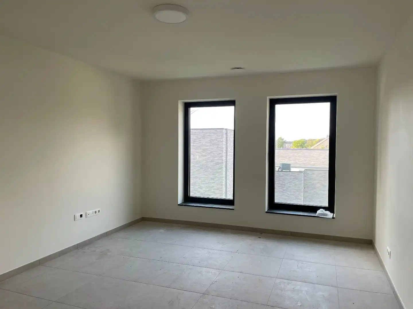 Zeer ruime moderne halfopen nieuwbouwwoning met tuin/terras en garage foto 24