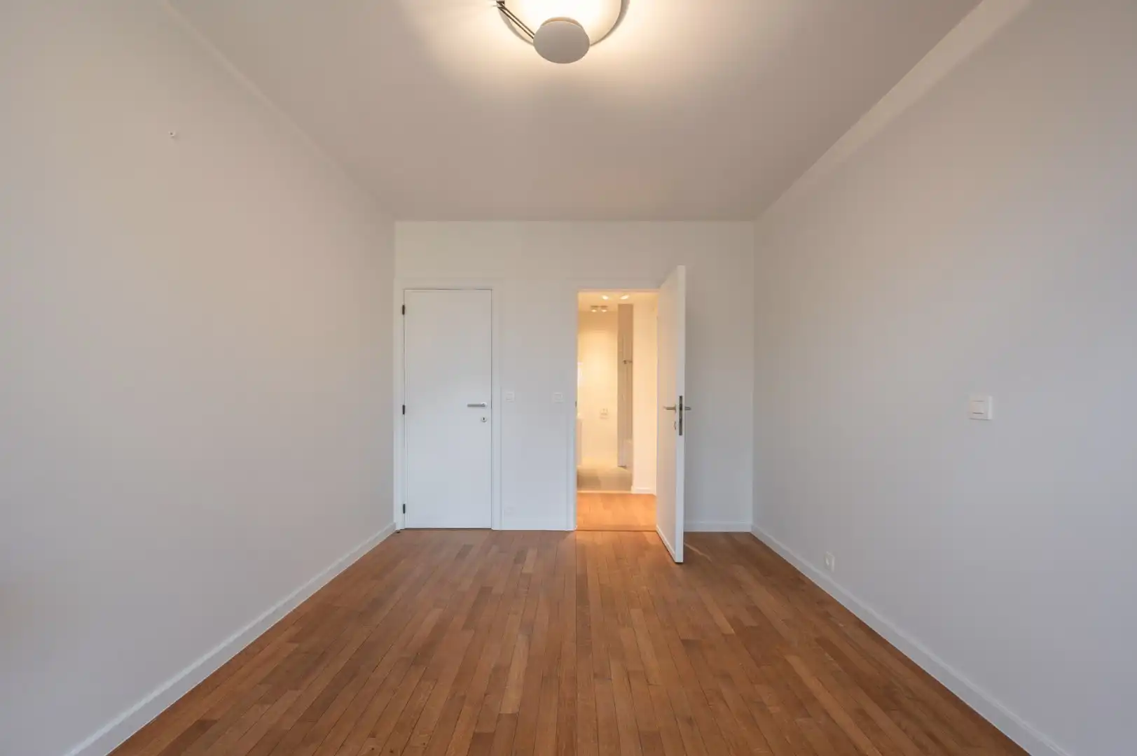 Ongemeubeld appartement, in de gerenommeerde residentie “Globe”, prachtig gelegen op de Zeedijk in het Zoute foto 10