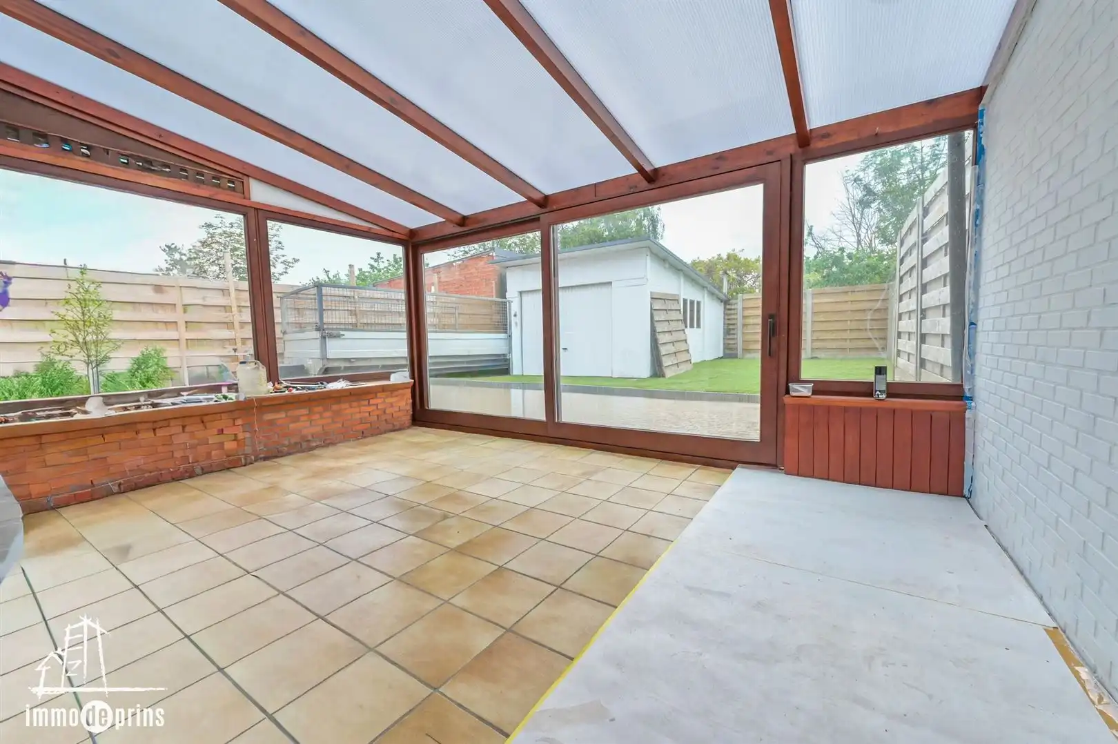 Halfopen gezinswoning met tuin en garage foto 8