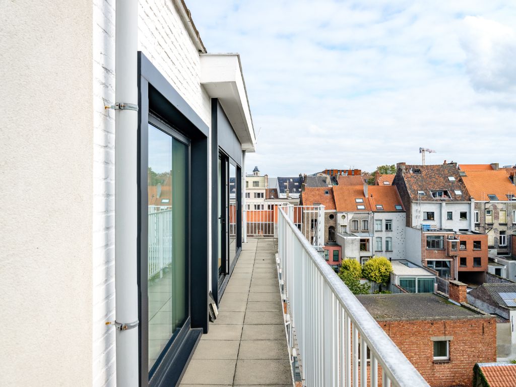Gent centrum. Hoogwaardig gerenoveerde en stijlvolle penthouse met een bewoonbare oppervlakte van 175m2, twee ruime terrassen (29m2 + 15m2) en een garagebox. foto 20