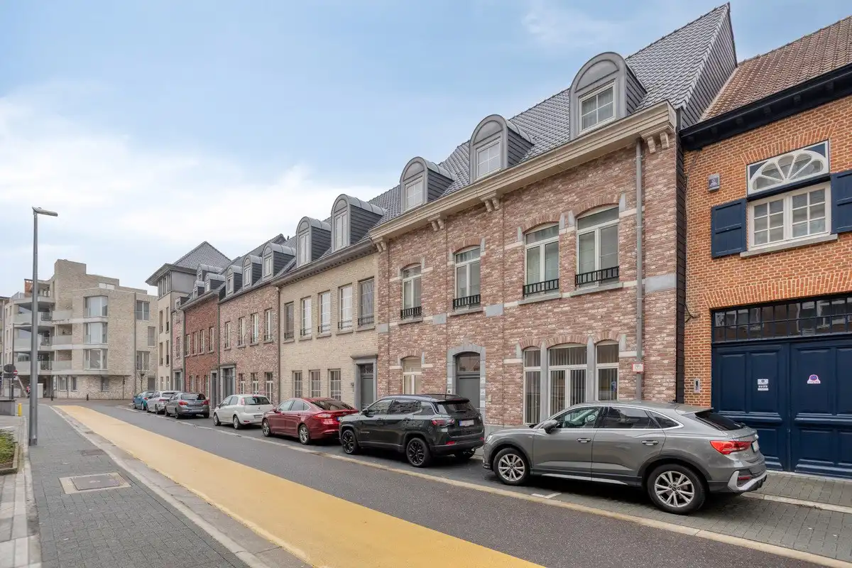 Casco kantoor-/handelsruimte van 724 m² met 7 parkings en kelderbergingen in het centrum. foto 30