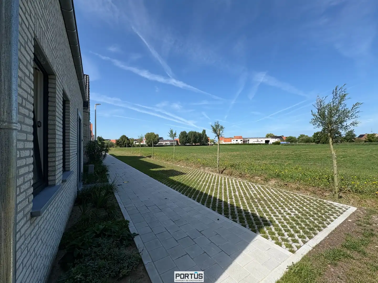 Energiezuinige nieuwbouwwoning met 3 slaapkamers en carport te koop foto {{pictureIndex}}