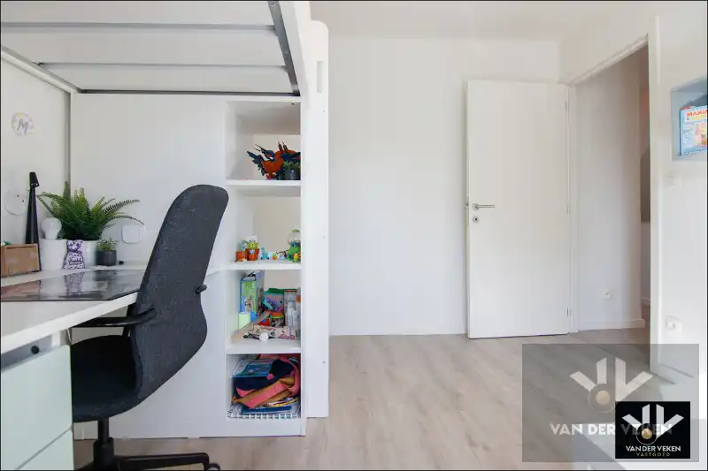 Volledig gerenoveerde en instapklare woning met gezellige stadstuin foto 12